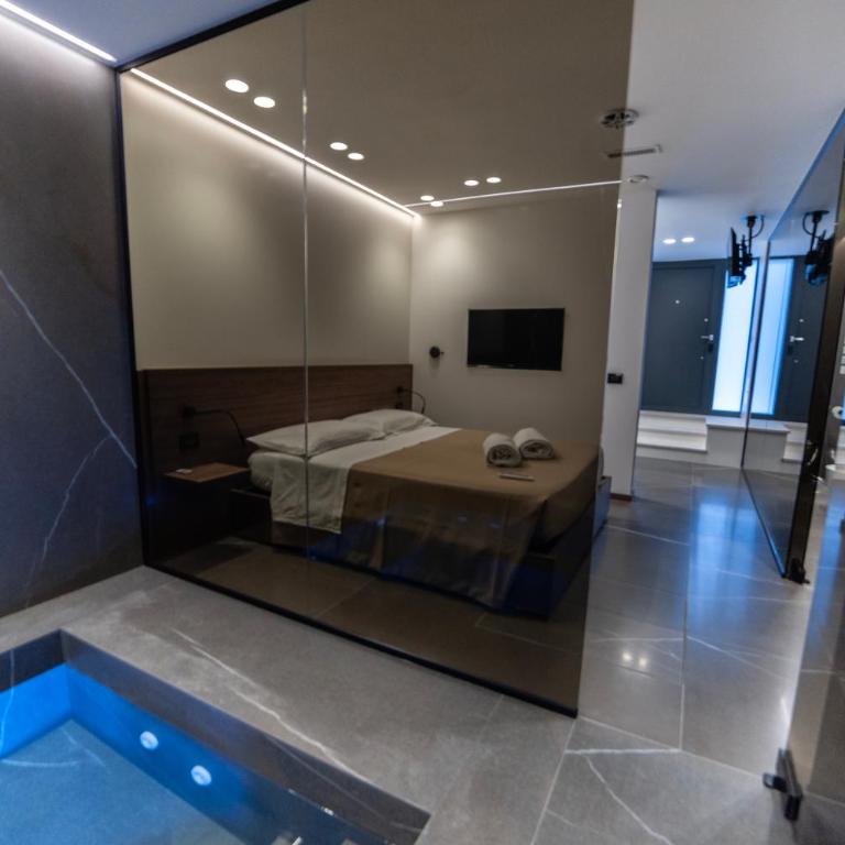 VS LUXURY SUITE with SPA - One-Bedroom House - 1