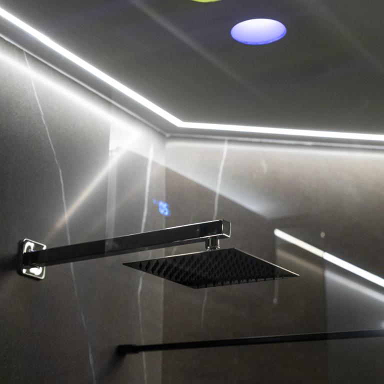 VS LUXURY SUITE with SPA - One-Bedroom House - 24