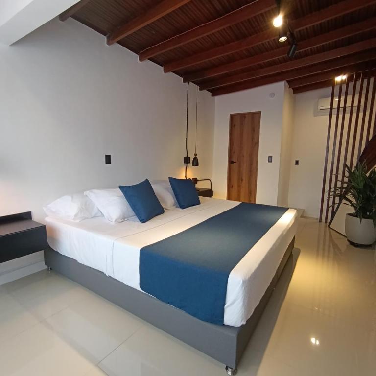 Bluelux Med - B&B - Deluxe King Room - 4