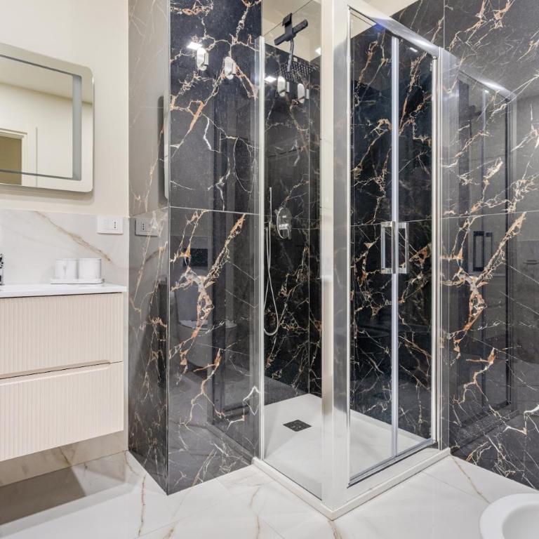 Lusso in pieno centro a due passi dalla stazione - Two-Bedroom Apartment - 7