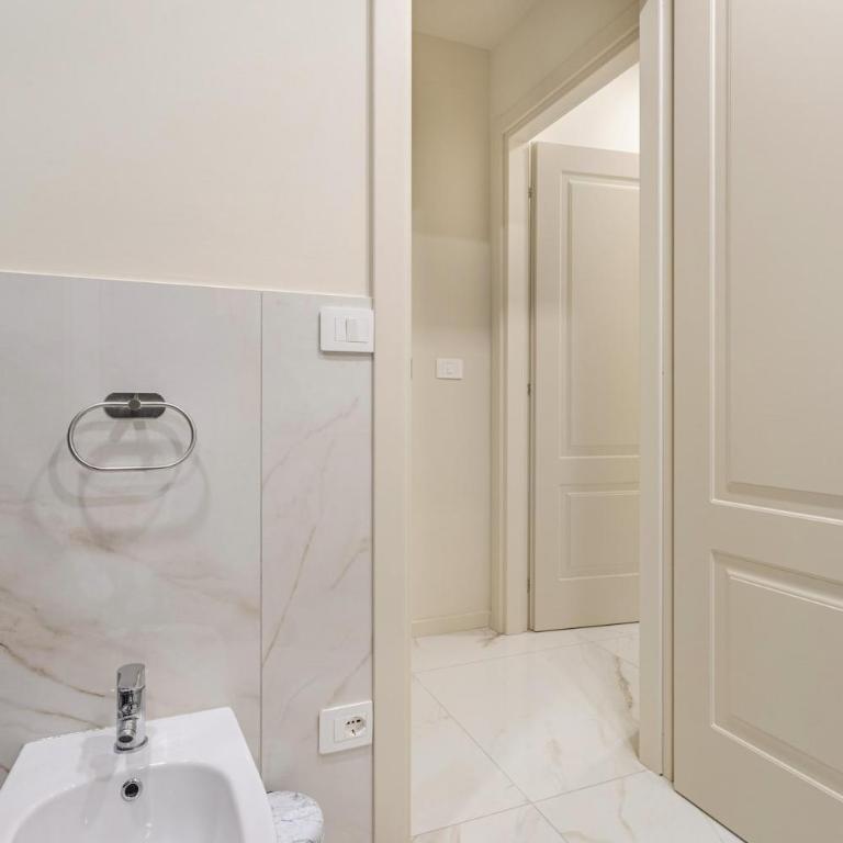 Lusso in pieno centro a due passi dalla stazione - Two-Bedroom Apartment - 12