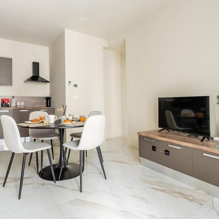 Lusso in pieno centro a due passi dalla stazione - Two-Bedroom Apartment - 9