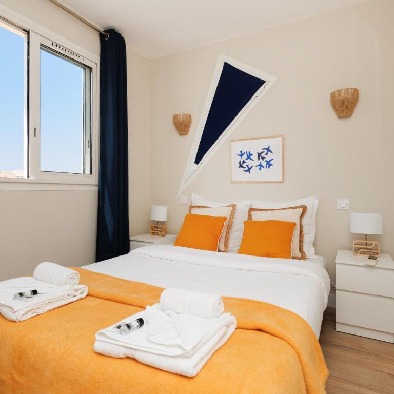 VAUBAN Superbe T2 avec Vue Port Antibes Résidence Haut de Gamme Clim Parking Privé Wi-Fi - Appartement - 1