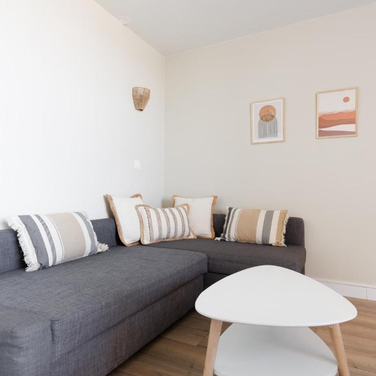 VAUBAN Superbe T2 avec Vue Port Antibes Résidence Haut de Gamme Clim Parking Privé Wi-Fi - Appartement - 14