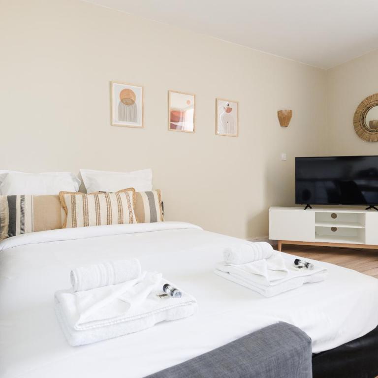 VAUBAN Superbe T2 avec Vue Port Antibes Résidence Haut de Gamme Clim Parking Privé Wi-Fi - Appartement - 13