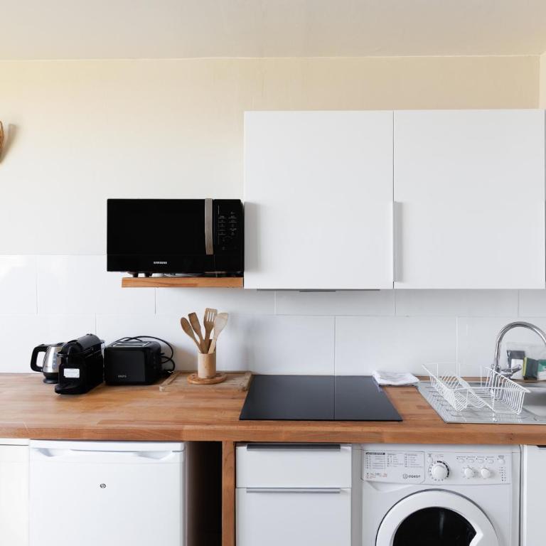 VAUBAN Superbe T2 avec Vue Port Antibes Résidence Haut de Gamme Clim Parking Privé Wi-Fi - Appartement - 18
