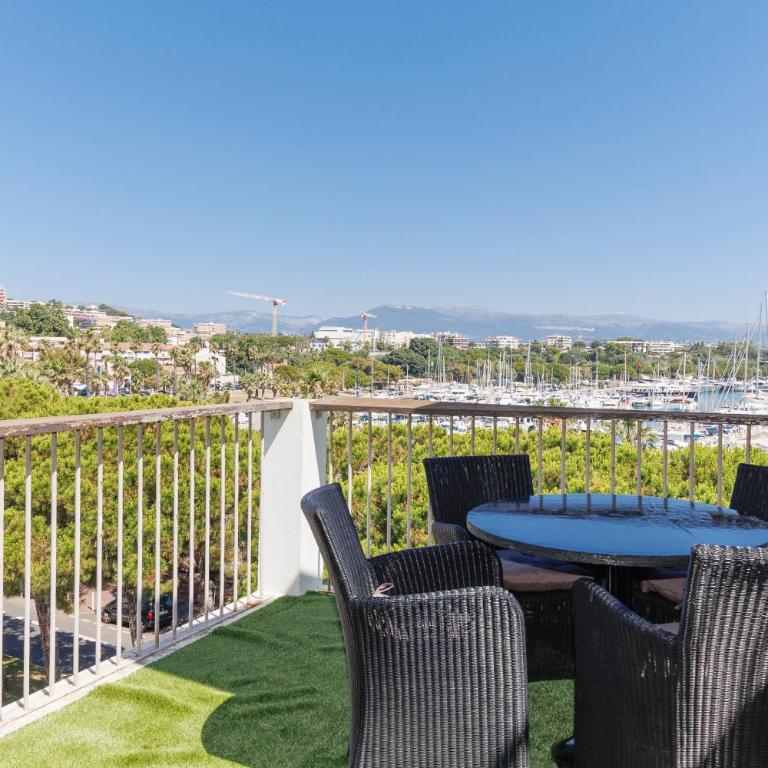 VAUBAN Superbe T2 avec Vue Port Antibes Résidence Haut de Gamme Clim Parking Privé Wi-Fi - Appartement - 19