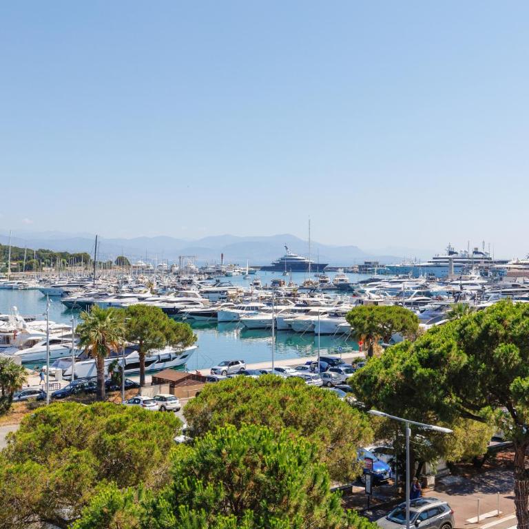 VAUBAN Superbe T2 avec Vue Port Antibes Résidence Haut de Gamme Clim Parking Privé Wi-Fi - Appartement - 22