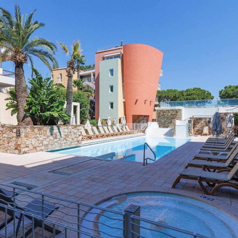 VAUBAN Superbe T2 avec Vue Port Antibes Résidence Haut de Gamme Clim Parking Privé Wi-Fi - Appartement - 28