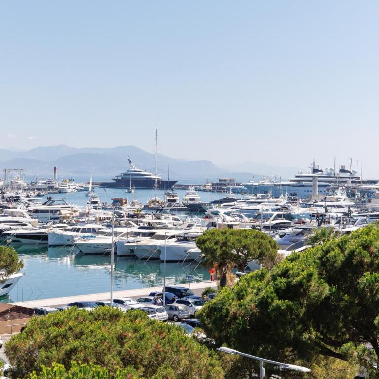 VAUBAN Superbe T2 avec Vue Port Antibes Résidence Haut de Gamme Clim Parking Privé Wi-Fi - Appartement - 23