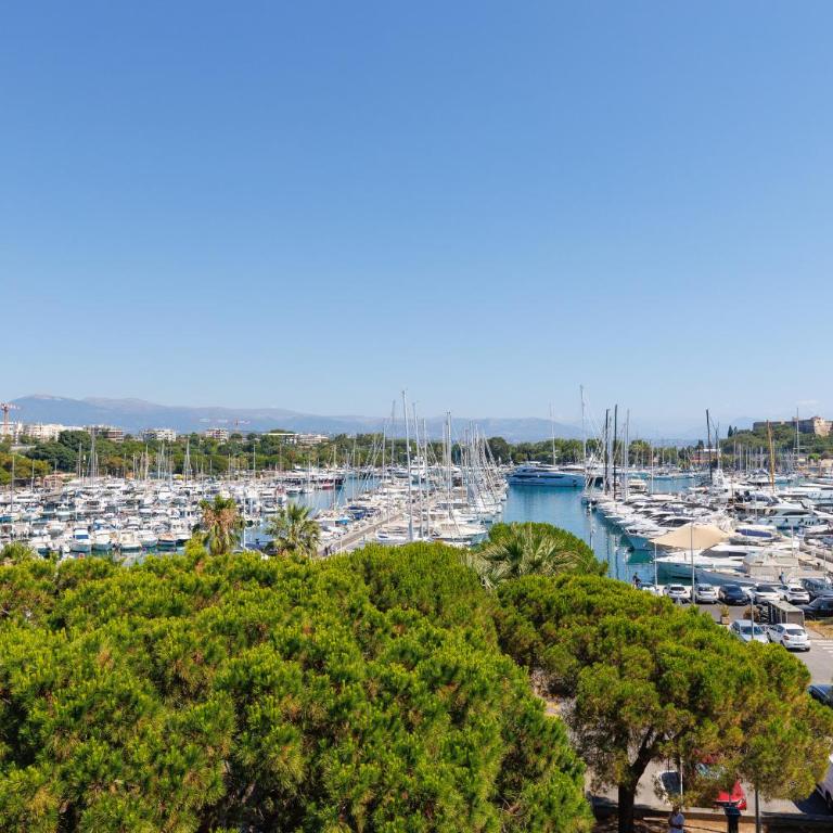 VAUBAN Superbe T2 avec Vue Port Antibes Résidence Haut de Gamme Clim Parking Privé Wi-Fi - Appartement - 24
