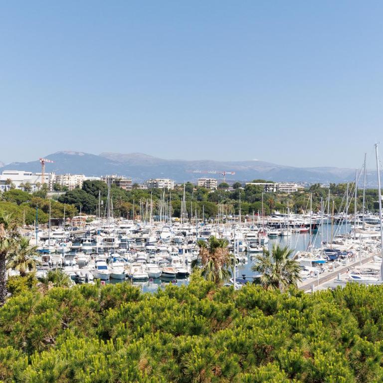 VAUBAN Superbe T2 avec Vue Port Antibes Résidence Haut de Gamme Clim Parking Privé Wi-Fi - Appartement - 20
