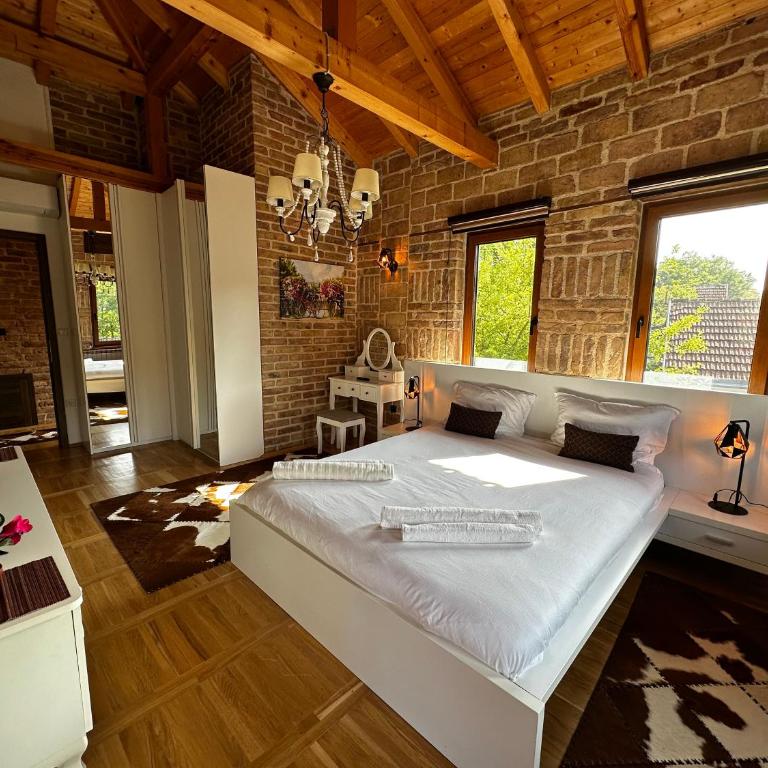Villa with private lake - Vila sa 3 Spavaće Sobe - 20