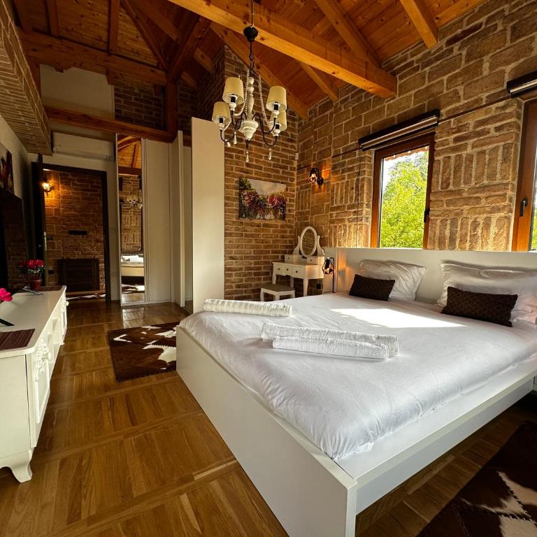 Villa with private lake - Vila sa 3 Spavaće Sobe - 24