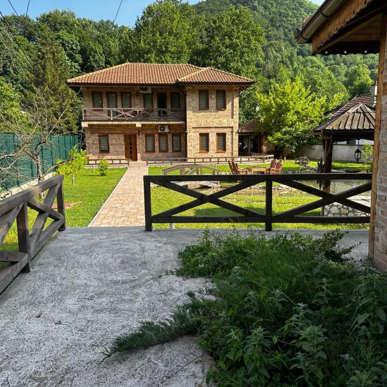Villa with private lake - Vila sa 3 Spavaće Sobe - 35