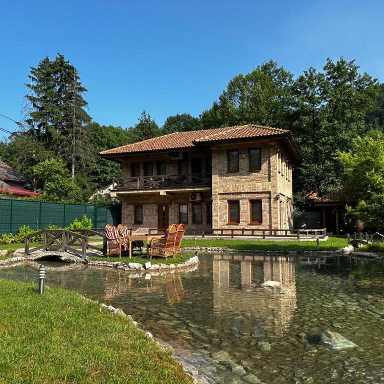 Villa with private lake - Vila sa 3 Spavaće Sobe - 38