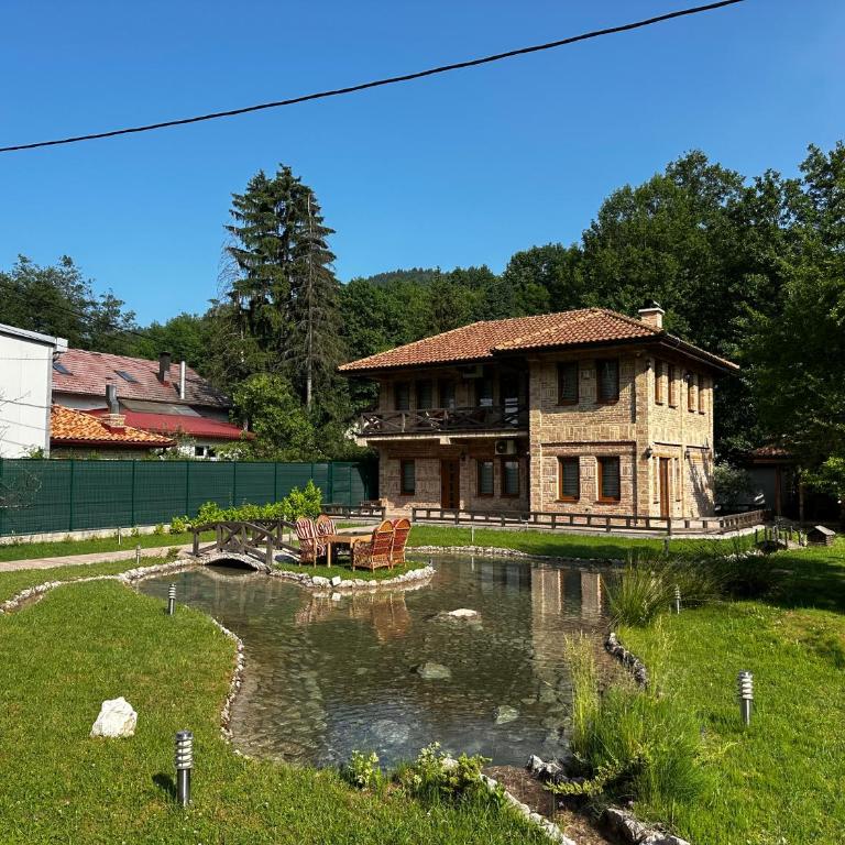 Villa with private lake - Vila sa 3 Spavaće Sobe - 1