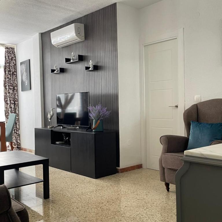 Ayala Beach - Three-Bedroom Apartment - 12