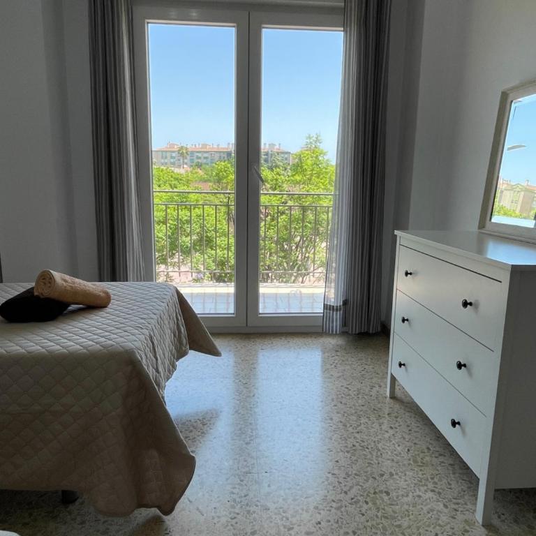 Ayala Beach - Three-Bedroom Apartment - 1