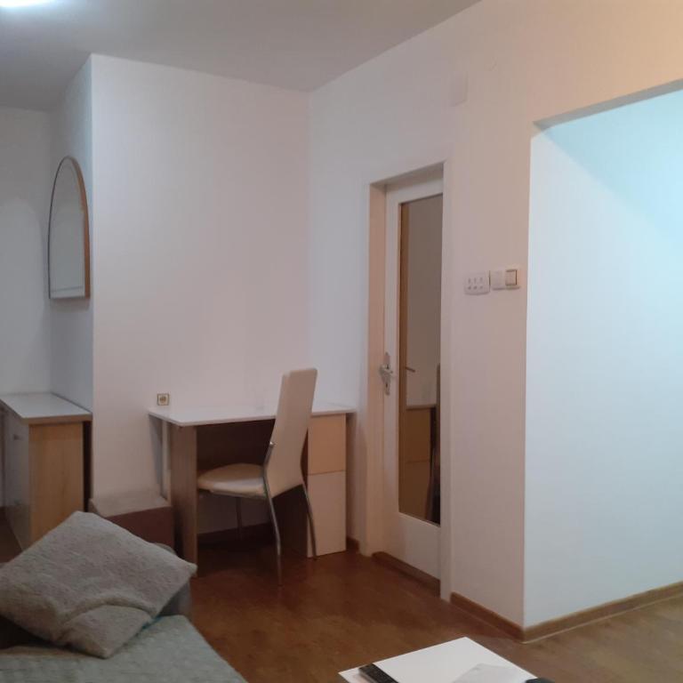 Batajnica centar - Two-Bedroom Apartment - 9