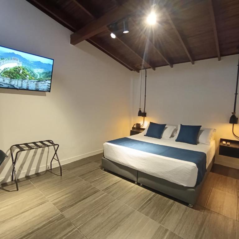 Bluelux Med - B&B - Large Double Room - 5