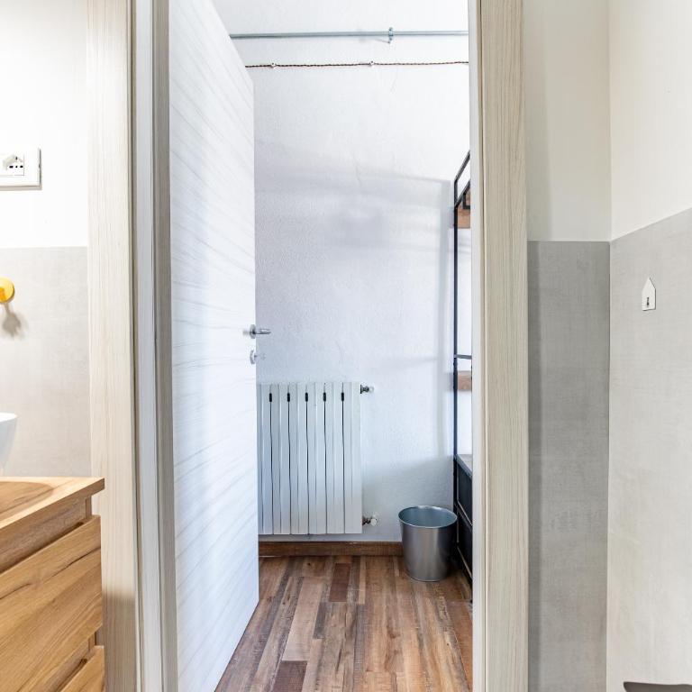 Casa Vacanza Torre Pendente - grandi camere comfort - Camera Matrimoniale con Bagno Privato - 11