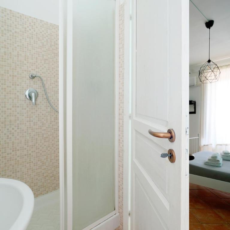 Palazzo Currò - Double Room with Balcony - 21