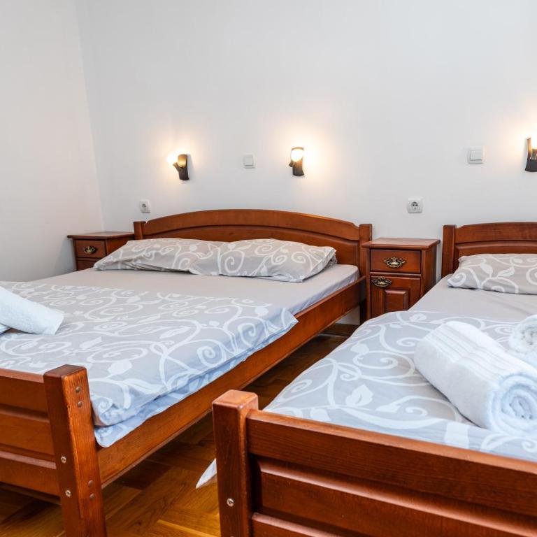 Apartments Durmitorska Vila - Deluks Apartman sa 2 Spavaće Sobe i Pogledom na Vrt - 8