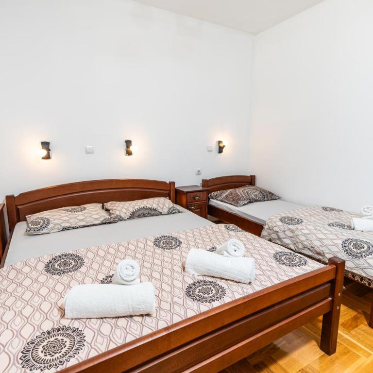 Apartments Durmitorska Vila - Deluks Apartman sa 2 Spavaće Sobe i Pogledom na Vrt - 12