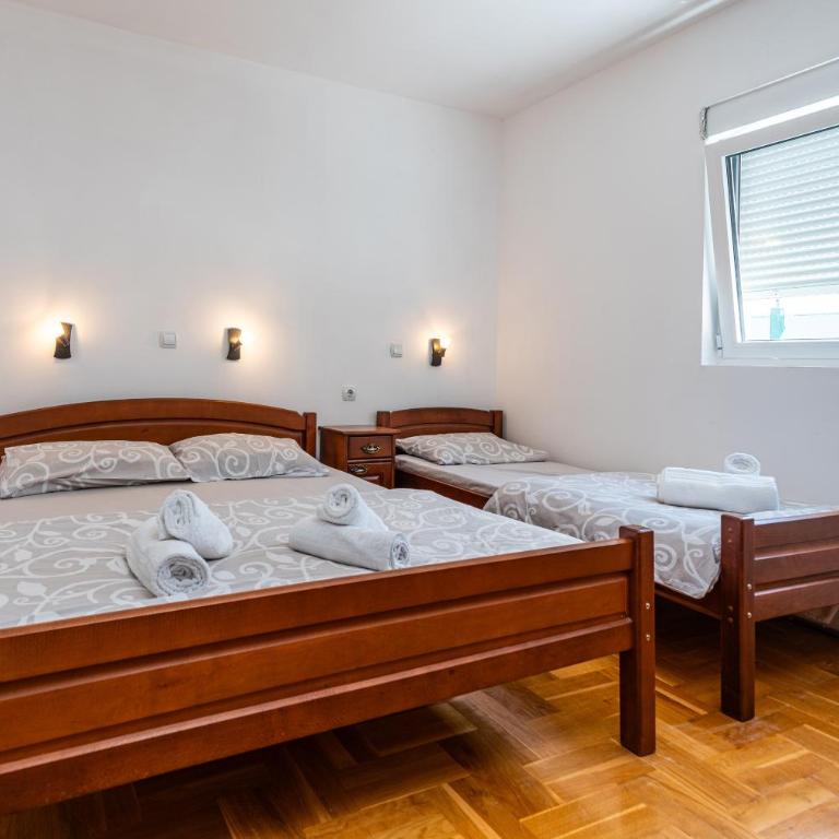 Apartments Durmitorska Vila - Deluks Apartman sa 2 Spavaće Sobe i Pogledom na Vrt - 11