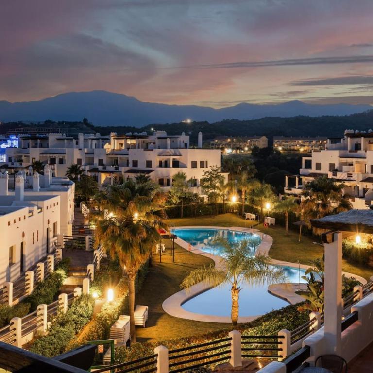 Sea View Apartment with Private Jacuzzi - Sunset Golf, Estepona - Apartamento de 2 dormitorios con vistas - 2