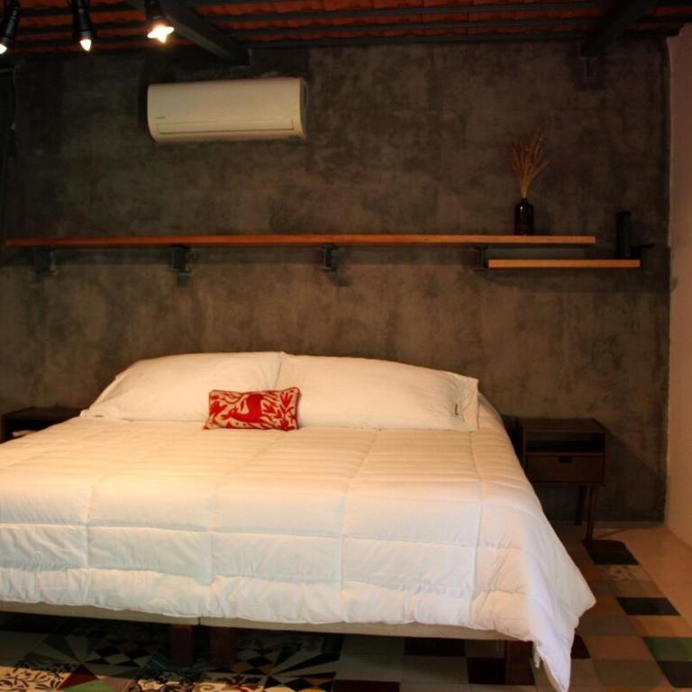 Oasis with natural pool in the heart of Mérida - Three-Bedroom Villa - 87