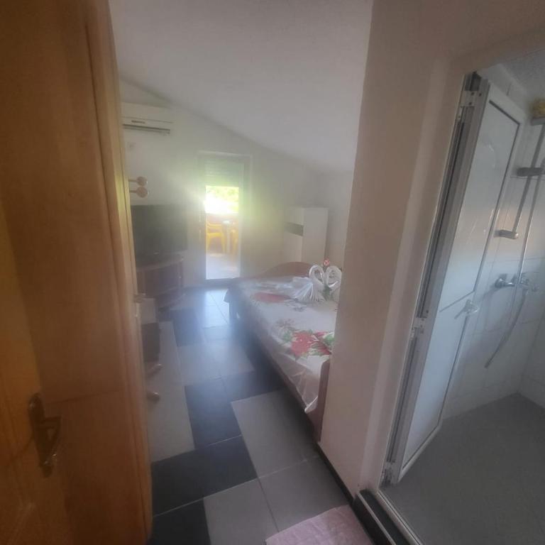 Apartment Asko - Deluks Dvokrevetna Soba sa Bračnim Krevetom - 4