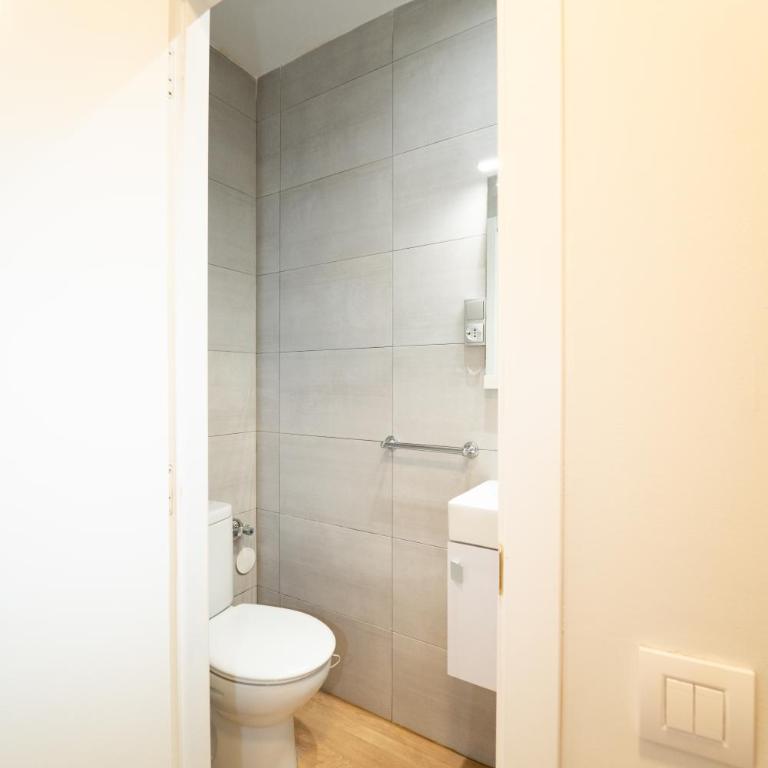 Sants centro, terraza y calma urbana - Two-Bedroom Apartment - 17