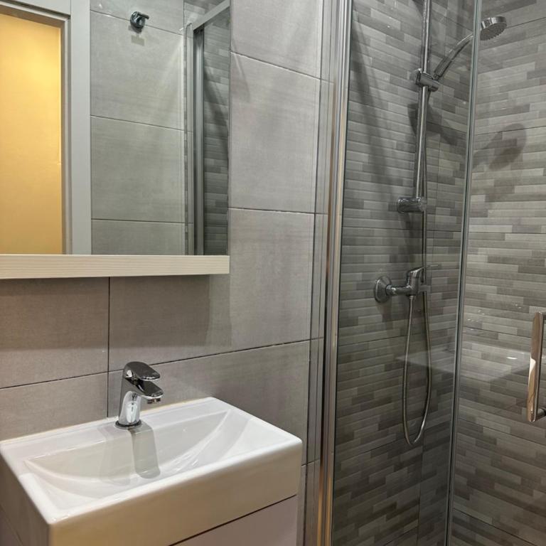 Sants centro, terraza y calma urbana - Two-Bedroom Apartment - 19