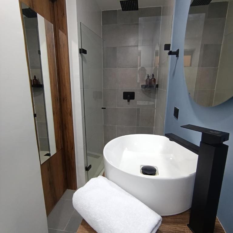 Bluelux Med - B&B - Single Room - 7