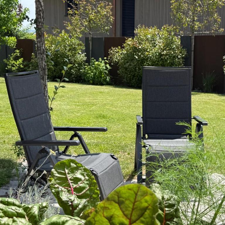 Ferienwohnung Weitblick Wangen im Allgäu - Zwei Schlafzimmer - Terrasse - Kamin - Deluxe Apartment mit 2 Schlafzimmern und Gartenblick - 40