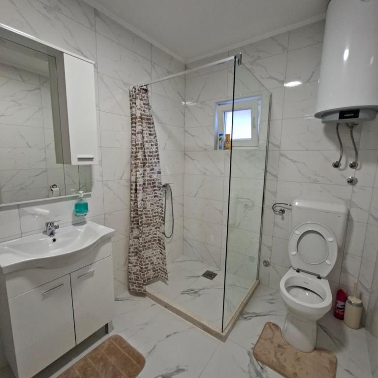 Gina - Two-Bedroom Apartment - 3