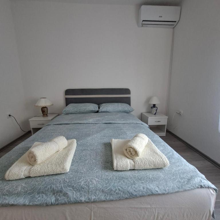 Gina - Two-Bedroom Apartment - 21
