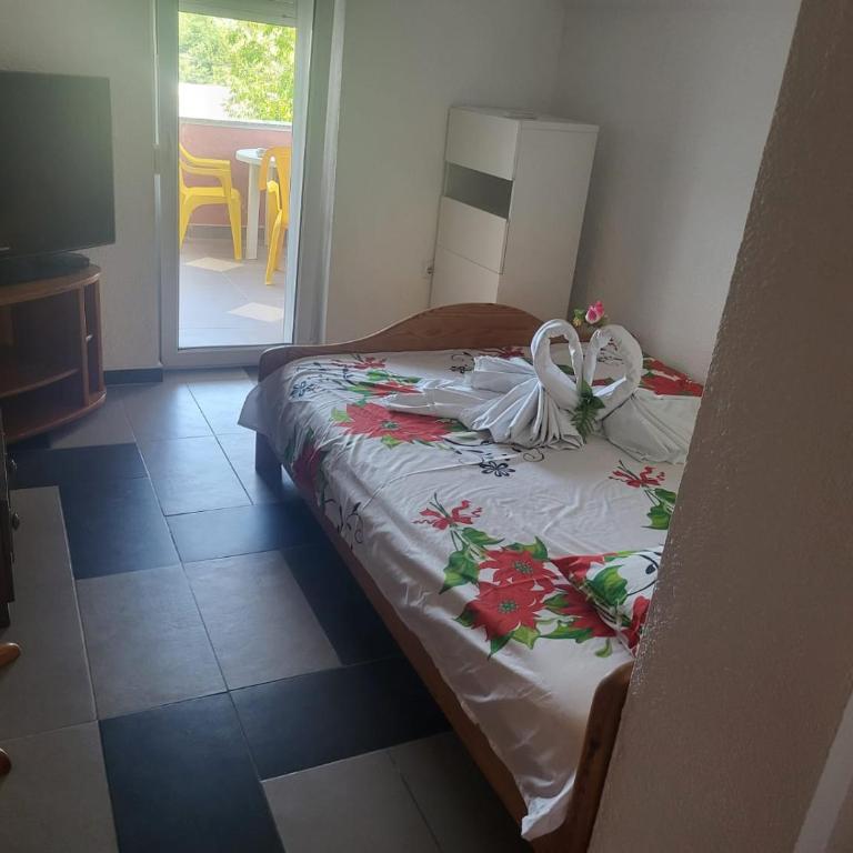 Apartment Asko - Deluks Dvokrevetna Soba sa Bračnim Krevetom - 14