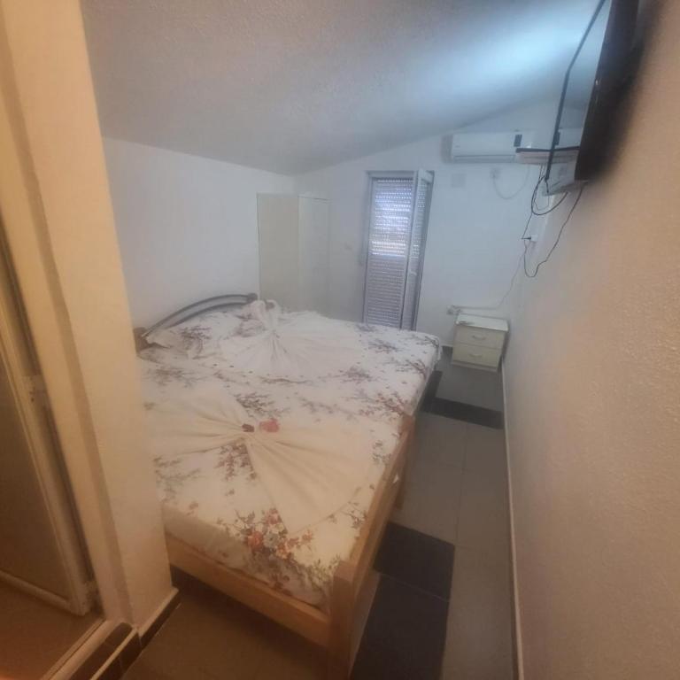 Apartment Asko - Deluks Dvokrevetna Soba sa Bračnim Krevetom/Zasebnim Krevetima i Balkonom - 5