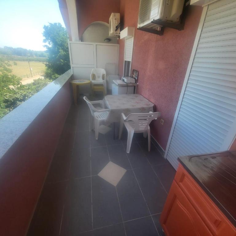 Apartment Asko - Deluks Dvokrevetna Soba sa Bračnim Krevetom/Zasebnim Krevetima i Balkonom - 7
