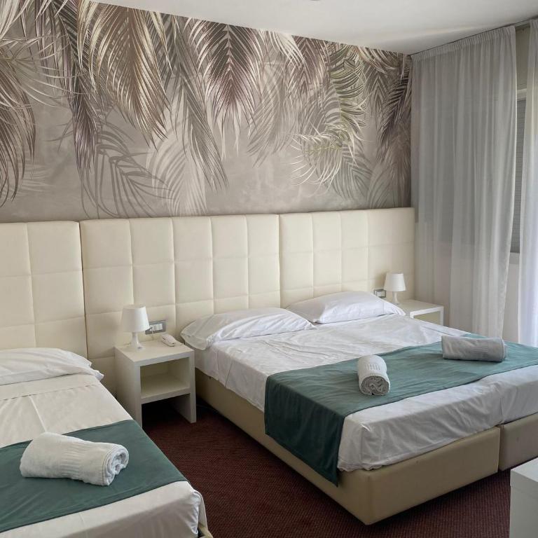 Hotel Eros - Camera Tripla - 3
