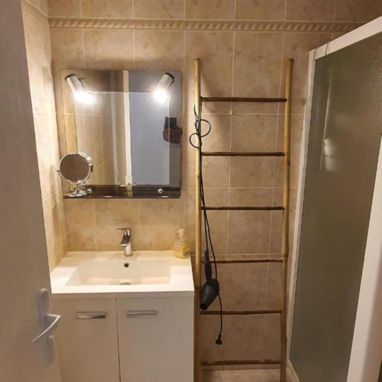 Charmante maison de plain pied rénovée et climatisée en lisière de forêt - Casa con 1 Camera da Letto - 18