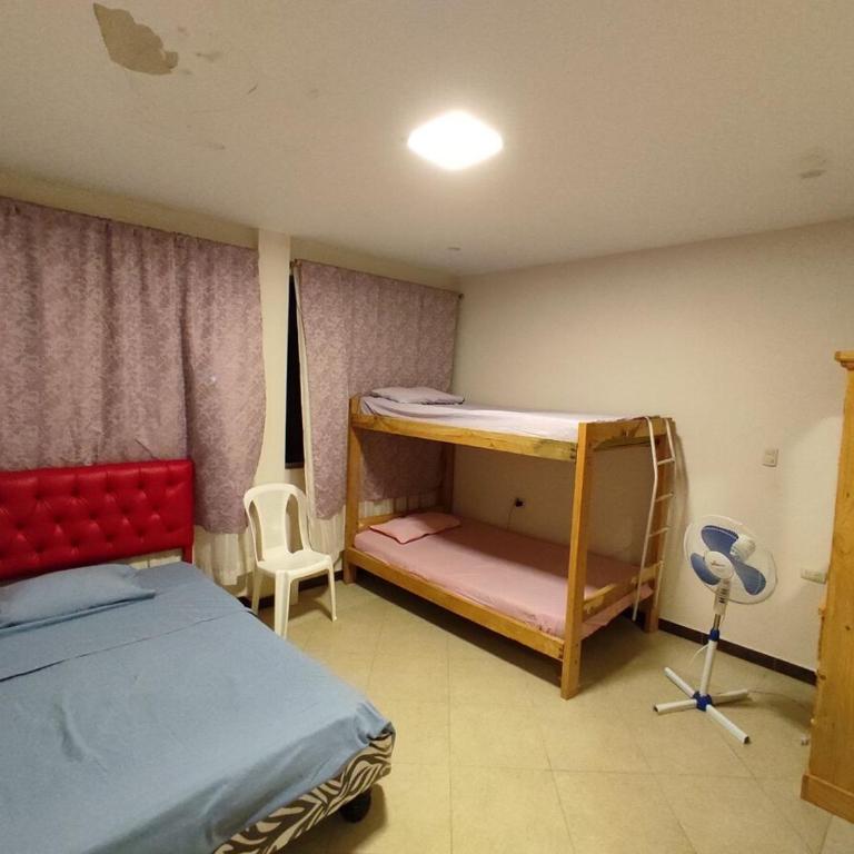 Casa General Villamil, amplia y cerca del mar - Four-Bedroom House - 2
