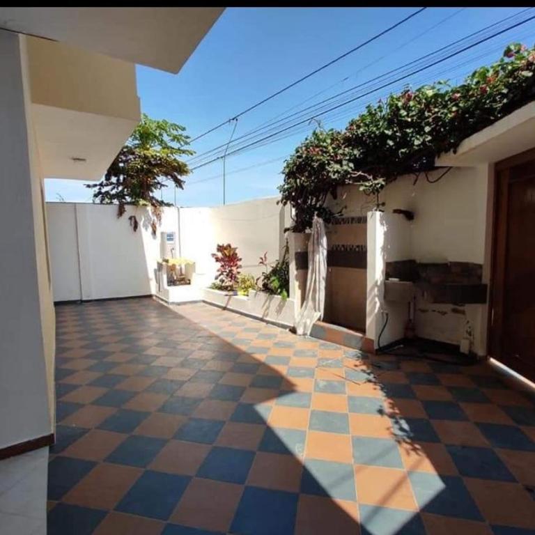 Casa General Villamil, amplia y cerca del mar - Four-Bedroom House - 8