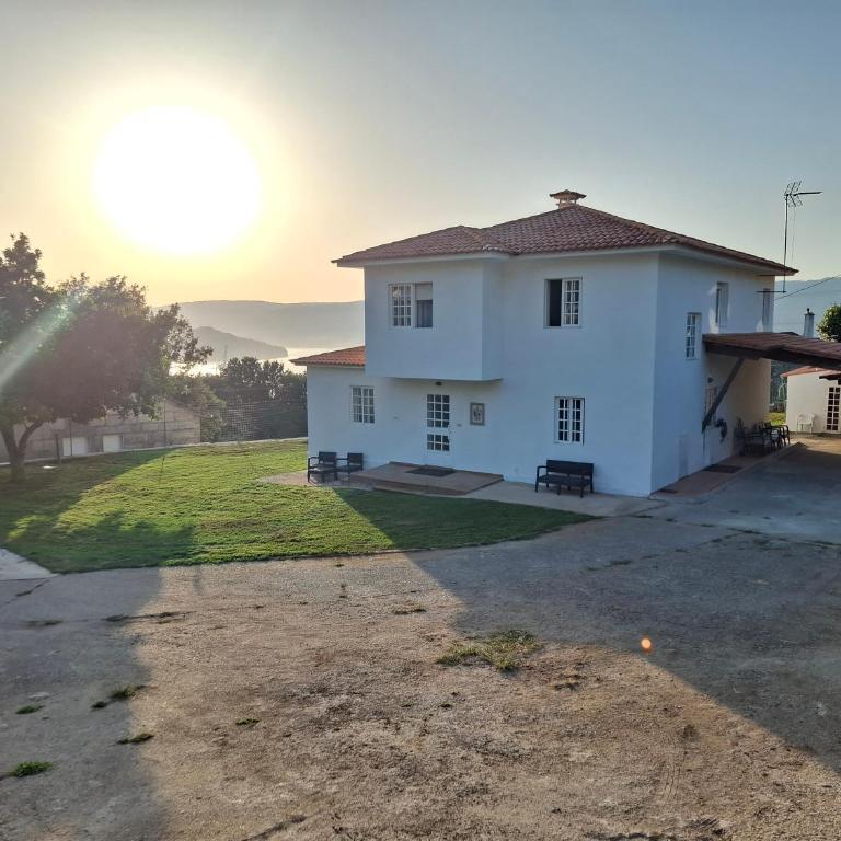 Casa con vistas al mar, campo y barbacoa - Five-Bedroom House - 85