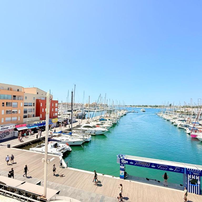 Duplex-HYPER Centre Cap d'Agde - 9 personnes - Vue port et Mer - WIFI - Appartement 3 Chambres avec Vue sur le Port - 38