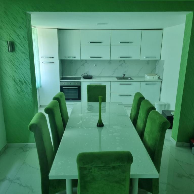 Bovan GREEN LAKE apartments - Četvorokrevetna Soba sa Pogledom na Jezero - 5
