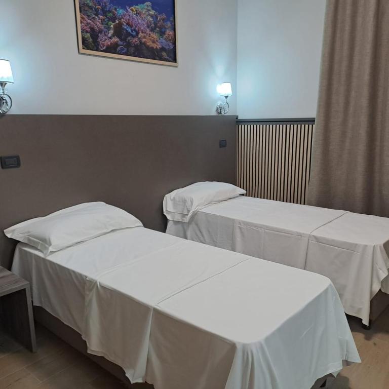 Modena Hotel - Camera Doppia con Letti Singoli con Bagno Privato - 3